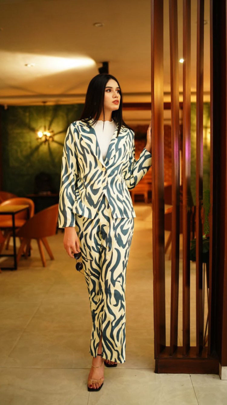 LION PRINT PENT COAT